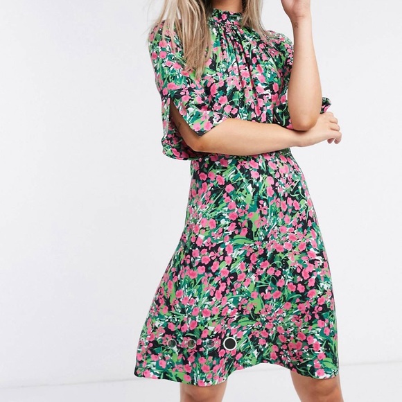 Closet London high neck short mini dress in bright ditsy floral - Picture 1 of 3